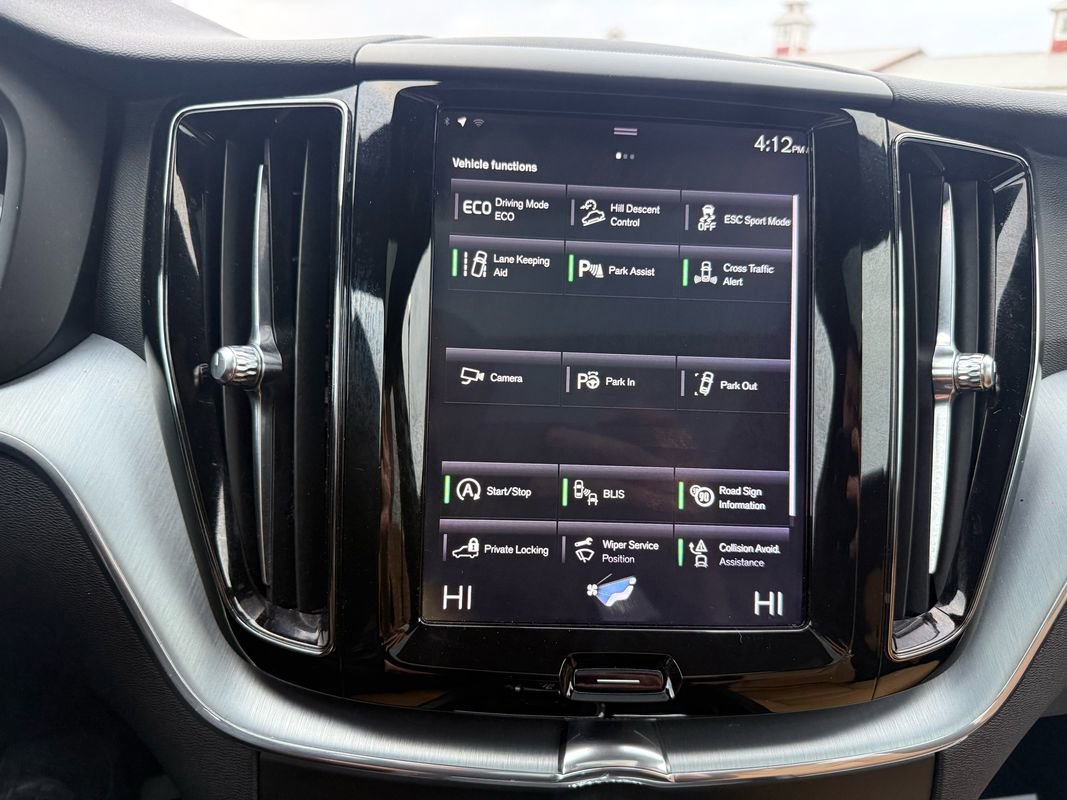 Used 2018 Volvo XC60 T5 Momentum w/ Vision Package image 20