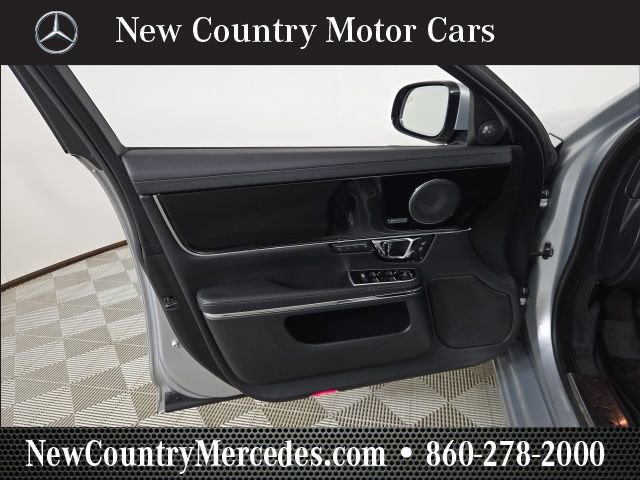 Used 2018 Jaguar XJ R-Sport image 19