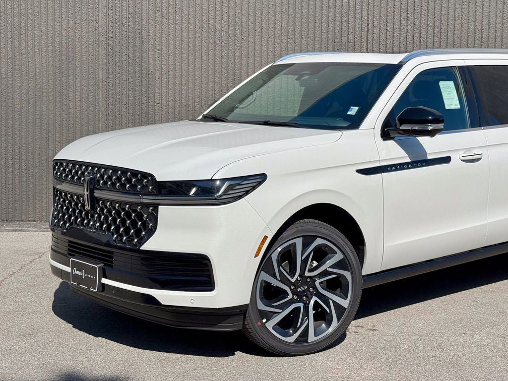New 2026 Lincoln Navigator L Black Label AWD/4WD image 2
