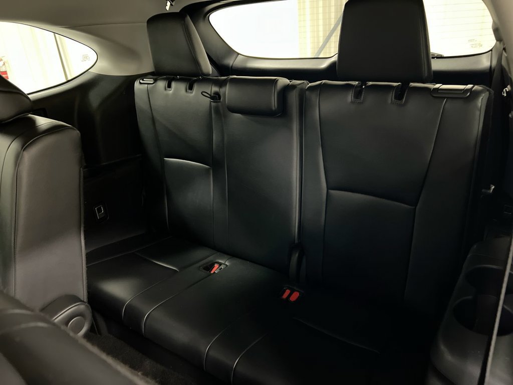 Used 2024 Toyota Highlander XLE FWD image 25
