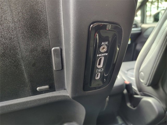 New 2026 Chrysler Pacifica Limited w/ Uconnect Theater Family Group image 31