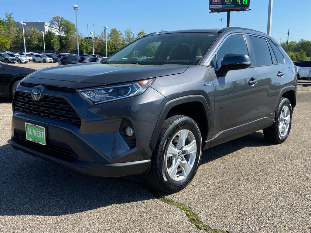 Used 2020 Toyota RAV4 XLE w/ Carpet Mat Package AWD/4WD image 12