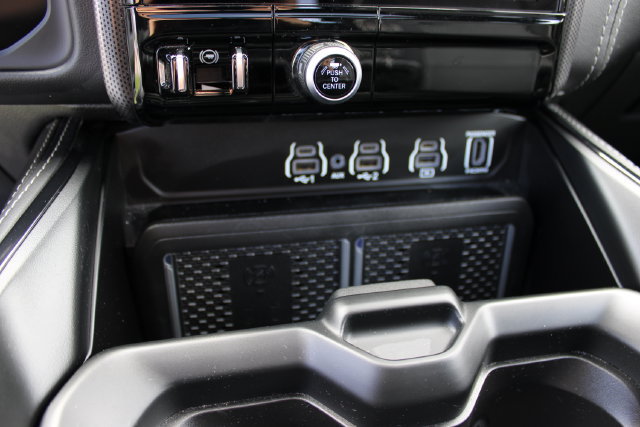 Used 2025 RAM 2500 Limited AWD/4WD image 32