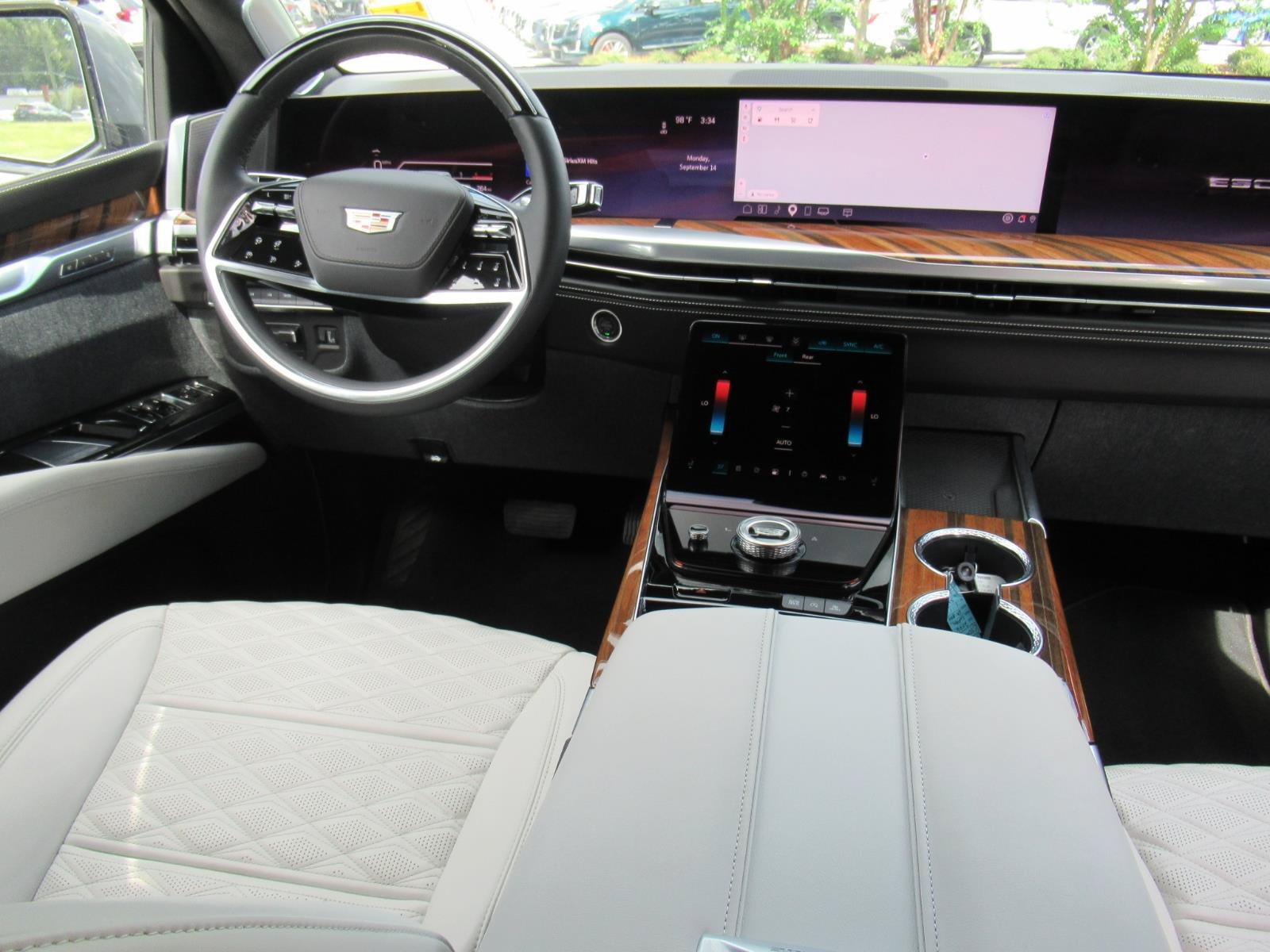 Certified 2026 Cadillac Escalade ESV Platinum Sport w/ LPO, ONYX Package AWD/4WD image 15