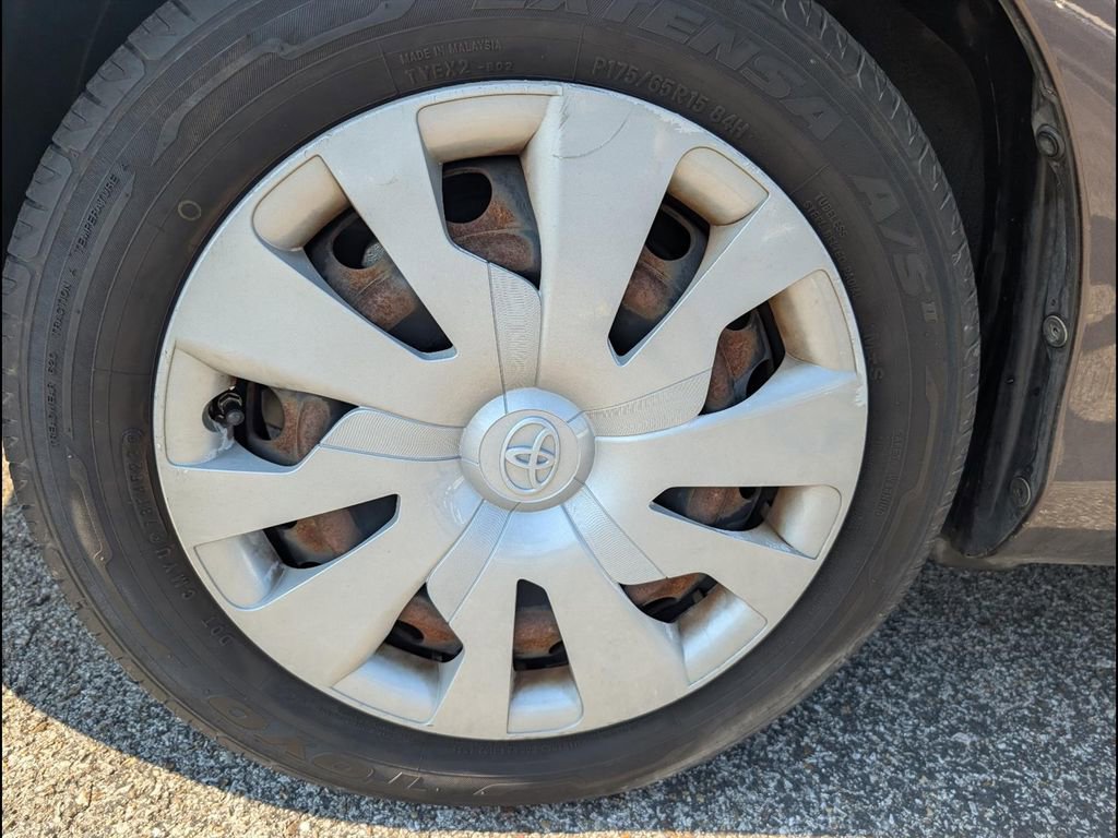 Used 2015 Toyota Yaris L image 25