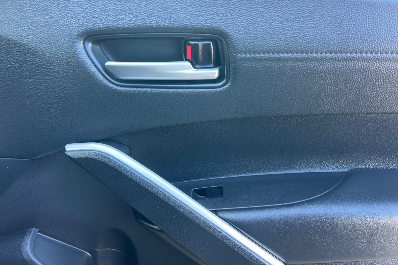 Certified 2025 Toyota Corolla Cross XLE FWD image 21