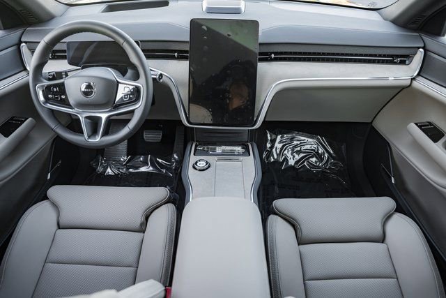 New 2025 Volvo EX90 Ultra w/ Protection Package Premier image 17