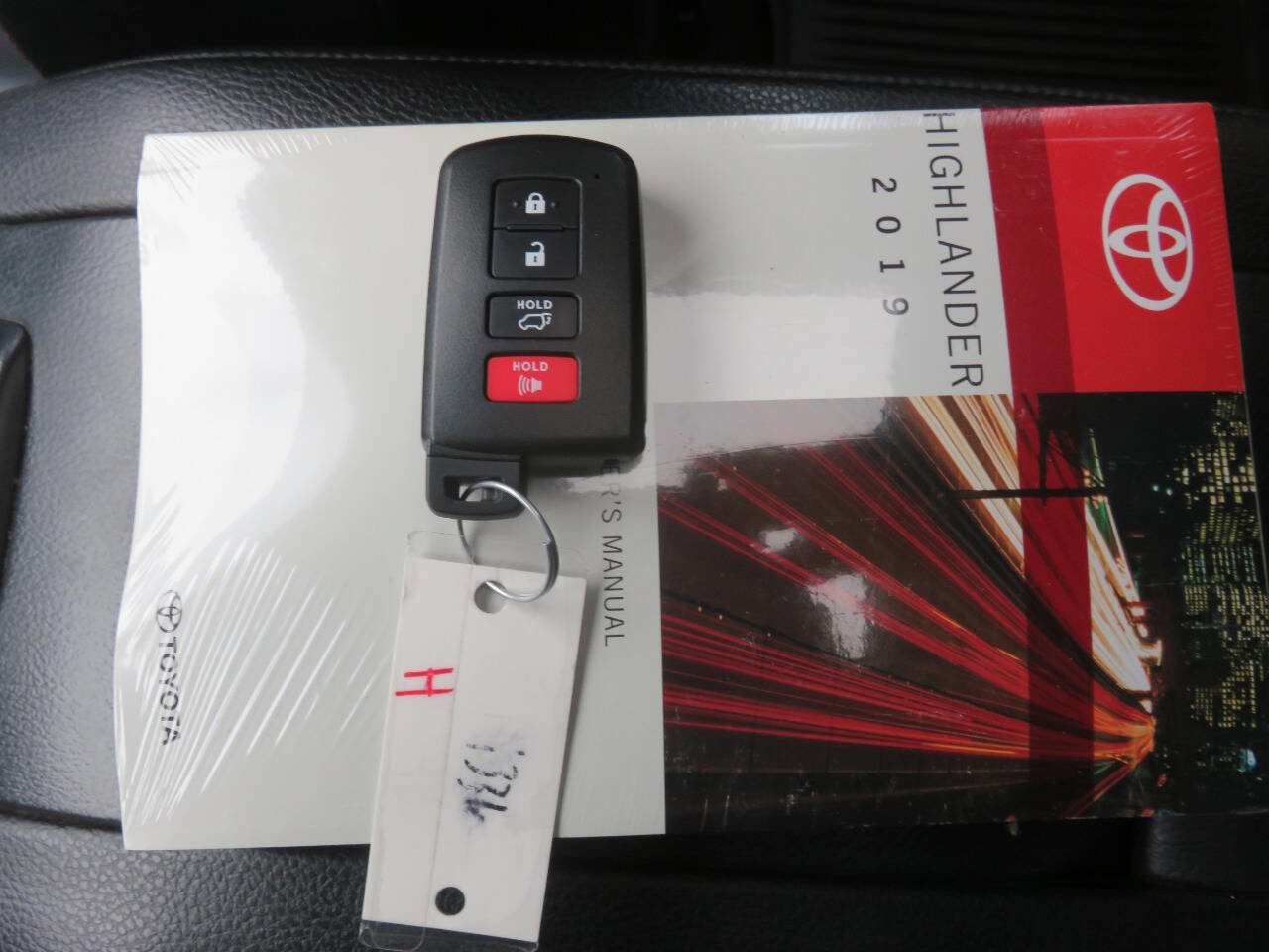 Used 2019 Toyota Highlander SE image 39