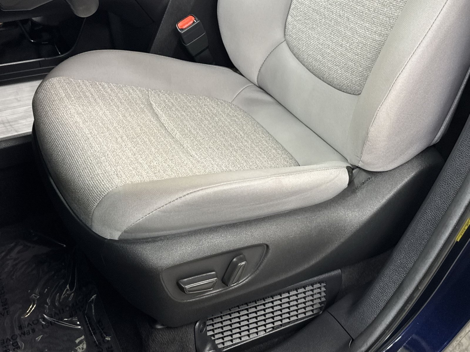 Used 2025 Toyota Sienna LE AWD/4WD image 26
