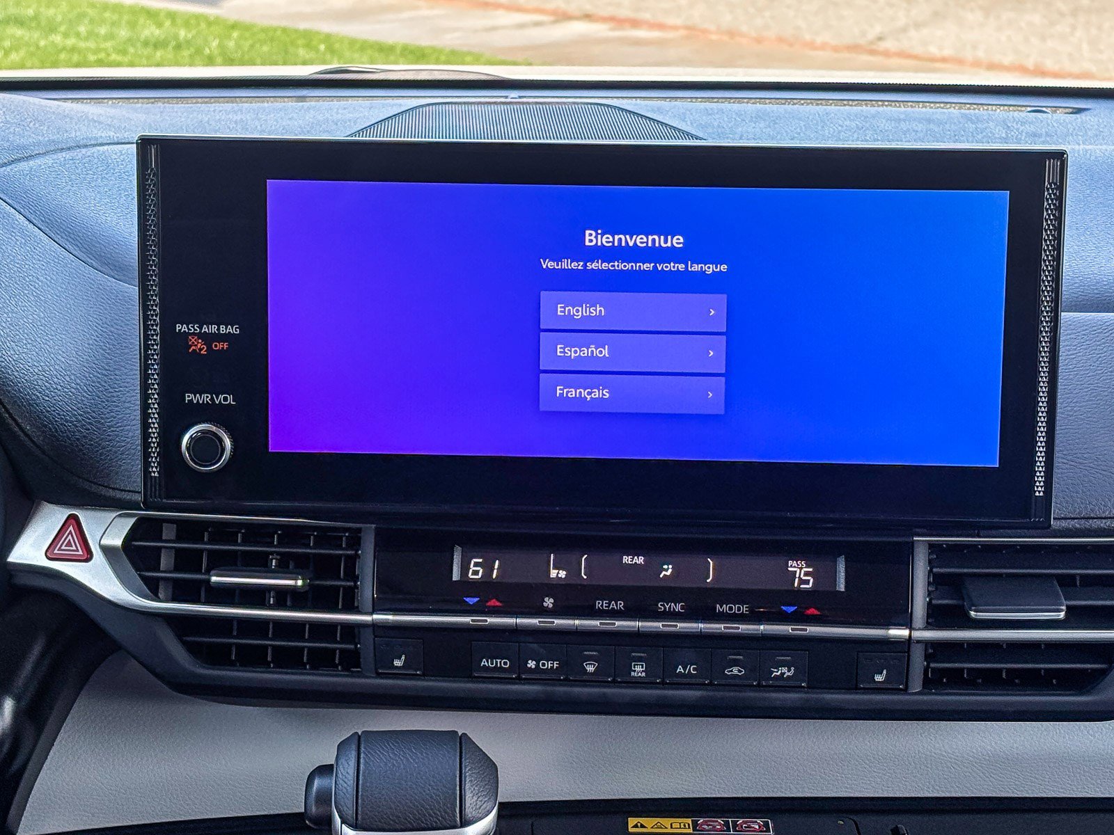 Used 2025 Toyota Sienna XLE image 17