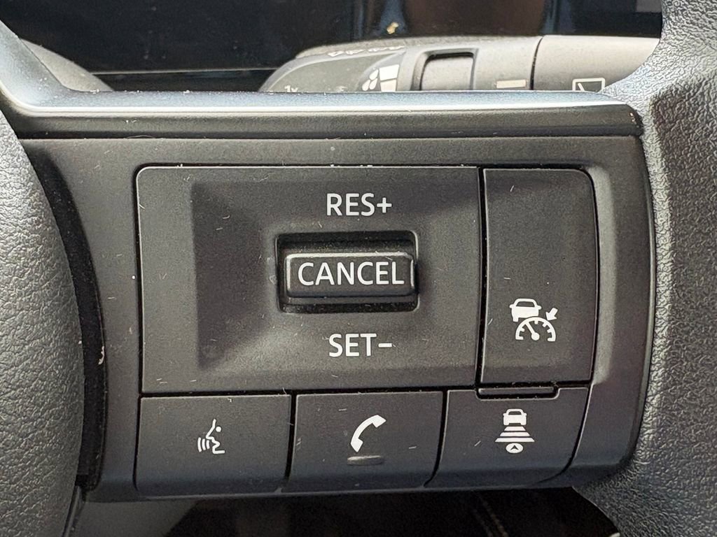 Used 2025 Nissan Kicks SV AWD/4WD image 21