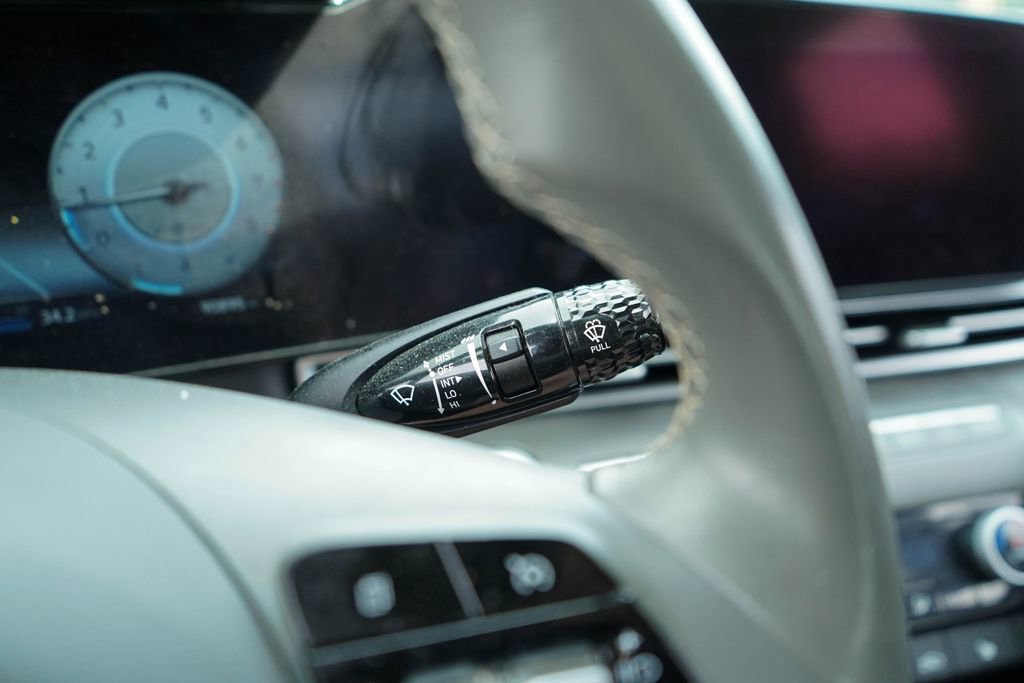 Used 2023 Hyundai Elantra SEL w/ Convenience Package image 27