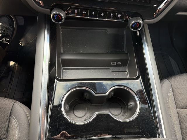 Used 2025 Chevrolet Suburban LS image 23