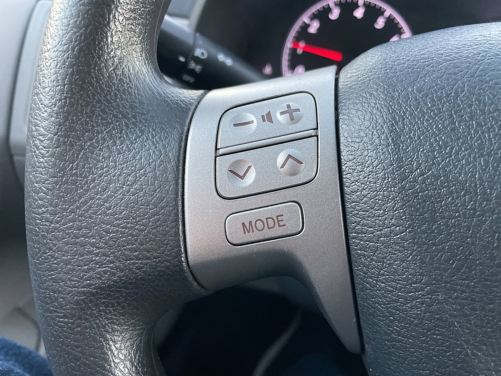 Used 2013 Toyota Corolla LE image 38