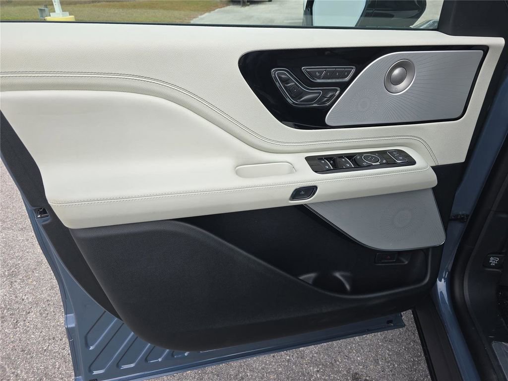 New 2026 Lincoln Aviator Black Label image 13