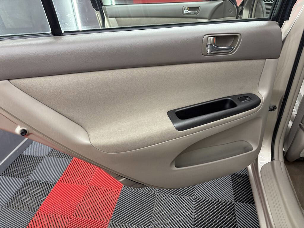 Used 2005 Toyota Camry LE FWD image 8