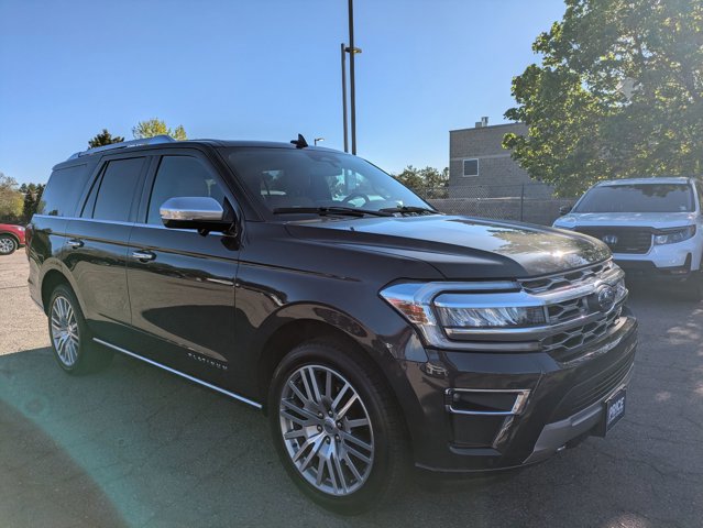 Used 2023 Ford Expedition Platinum AWD/4WD image 3