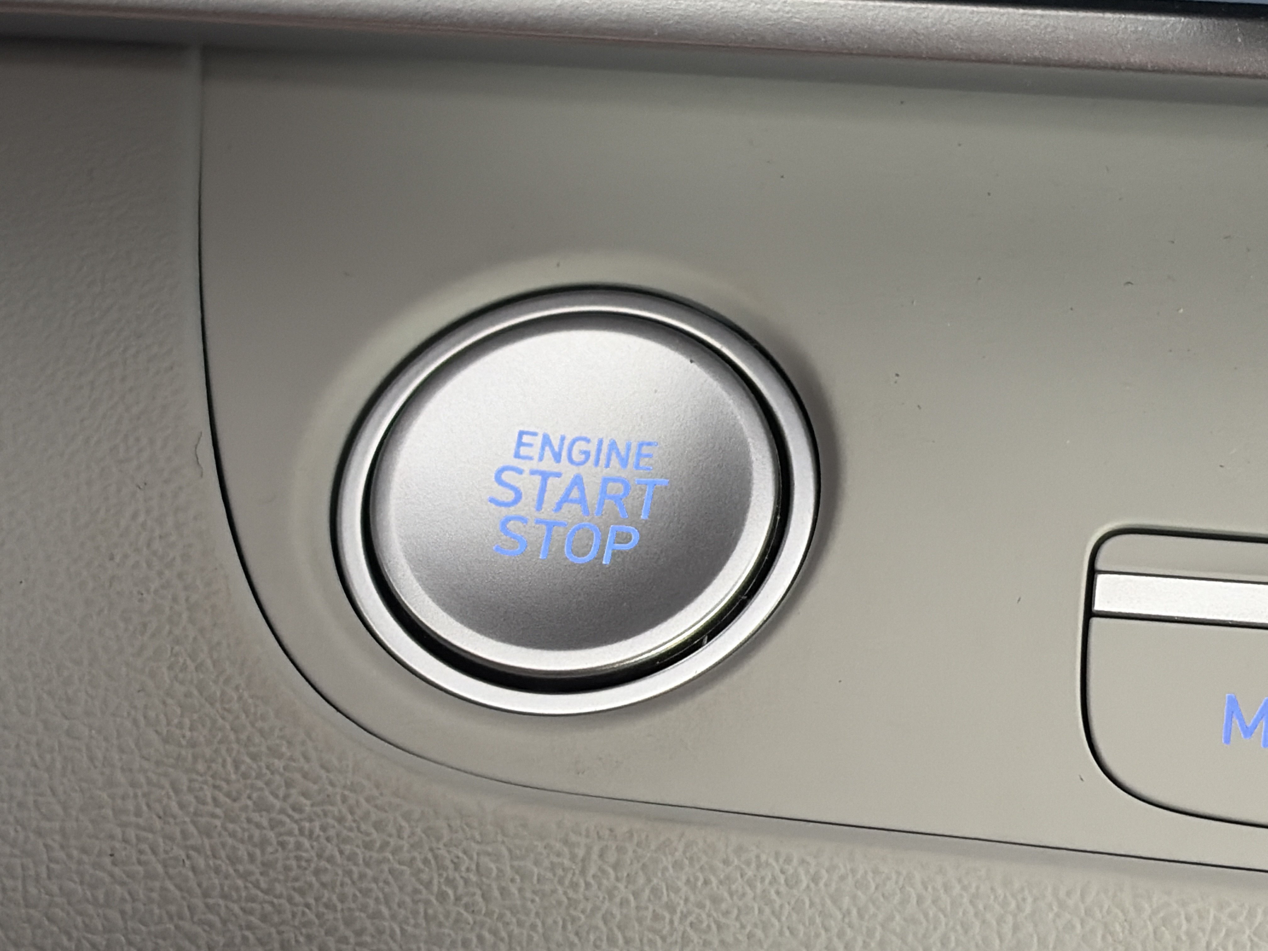 New 2025 Hyundai Elantra Limited FWD image 26