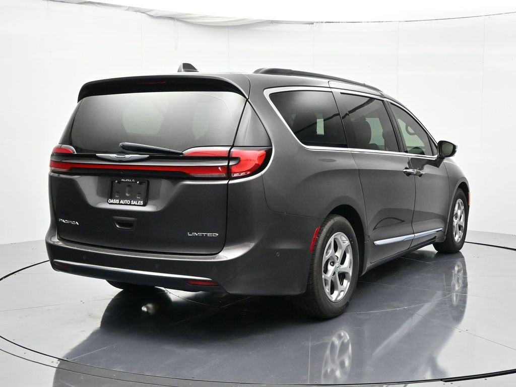 Used 2022 Chrysler Pacifica Limited image 5