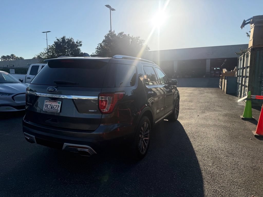 Used 2017 Ford Explorer Platinum AWD/4WD image 3