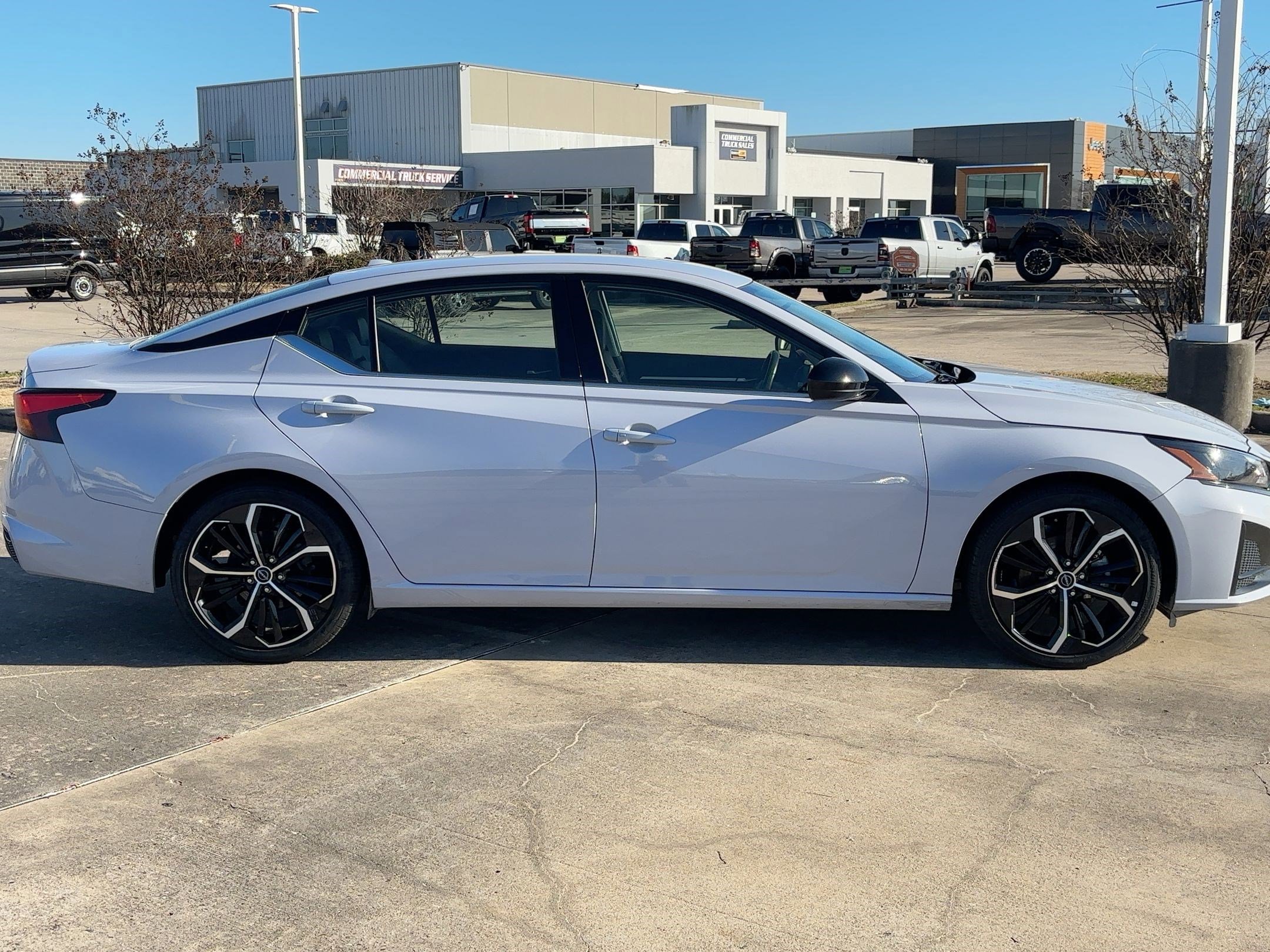 Used 2024 Nissan Altima 2.5 SR image 2