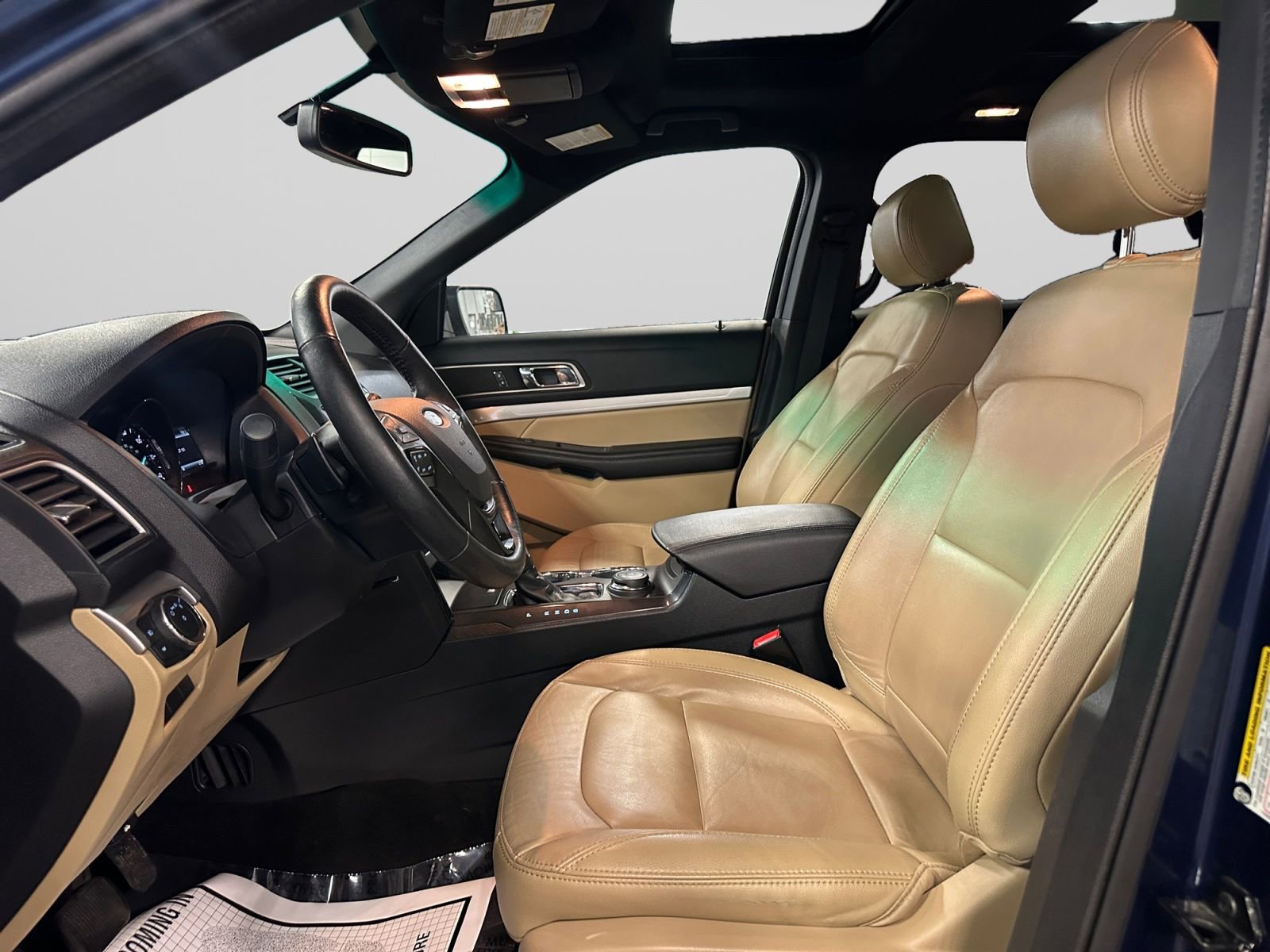 Used 2016 Ford Explorer XLT w/ Equipment Group 202A AWD/4WD image 15