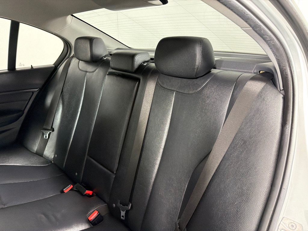 Used 2018 BMW 320i xDrive Sedan AWD/4WD image 21