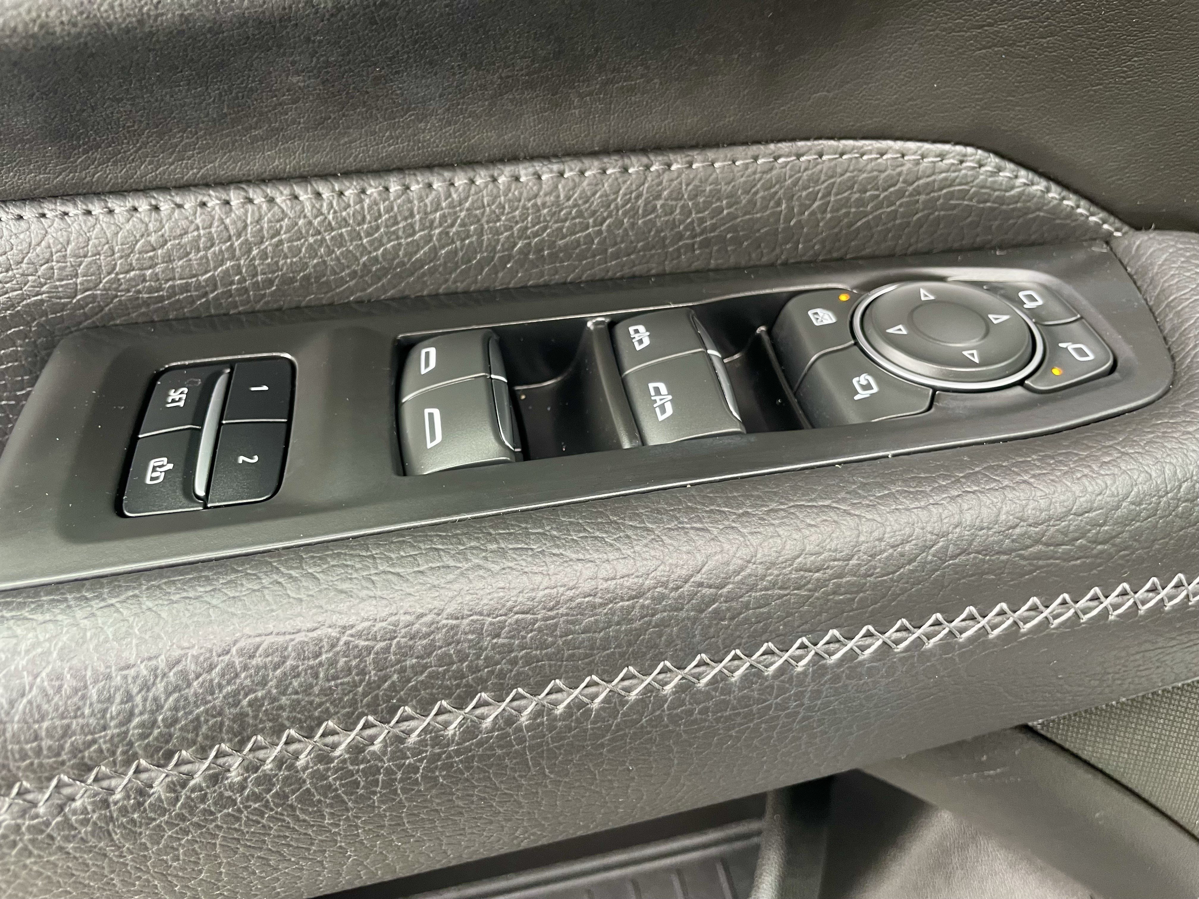 Used 2021 GMC Yukon XL Denali w/ Denali Ultimate Package AWD/4WD image 11