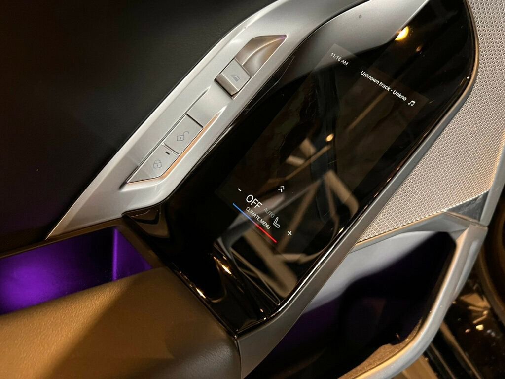 Used 2023 BMW 740i w/ Parking Assistance Package image 26