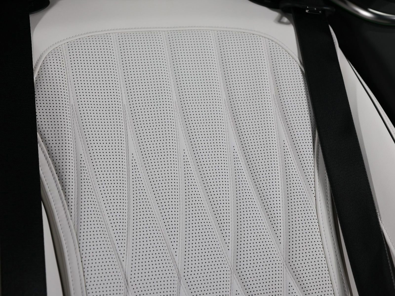 Used 2025 Mercedes-Benz S 63 AMG S w/ Rear Seat Package image 30