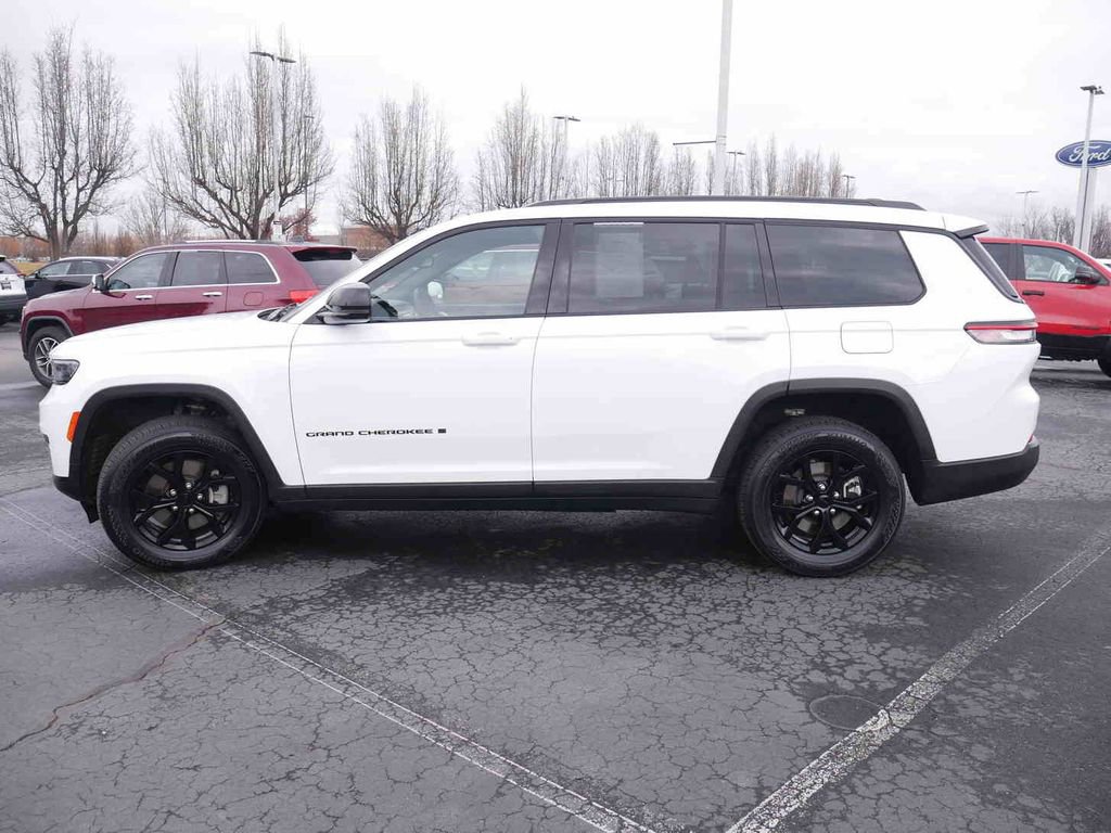 Certified 2024 Jeep Grand Cherokee L Laredo image 17