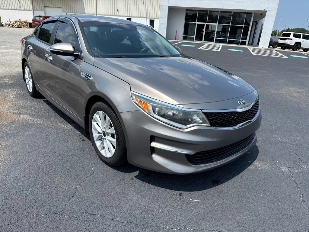 Used 2018 Kia Optima LX w/ Convenience Package FWD image 4