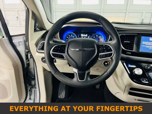 Used 2023 Chrysler Voyager LX image 5