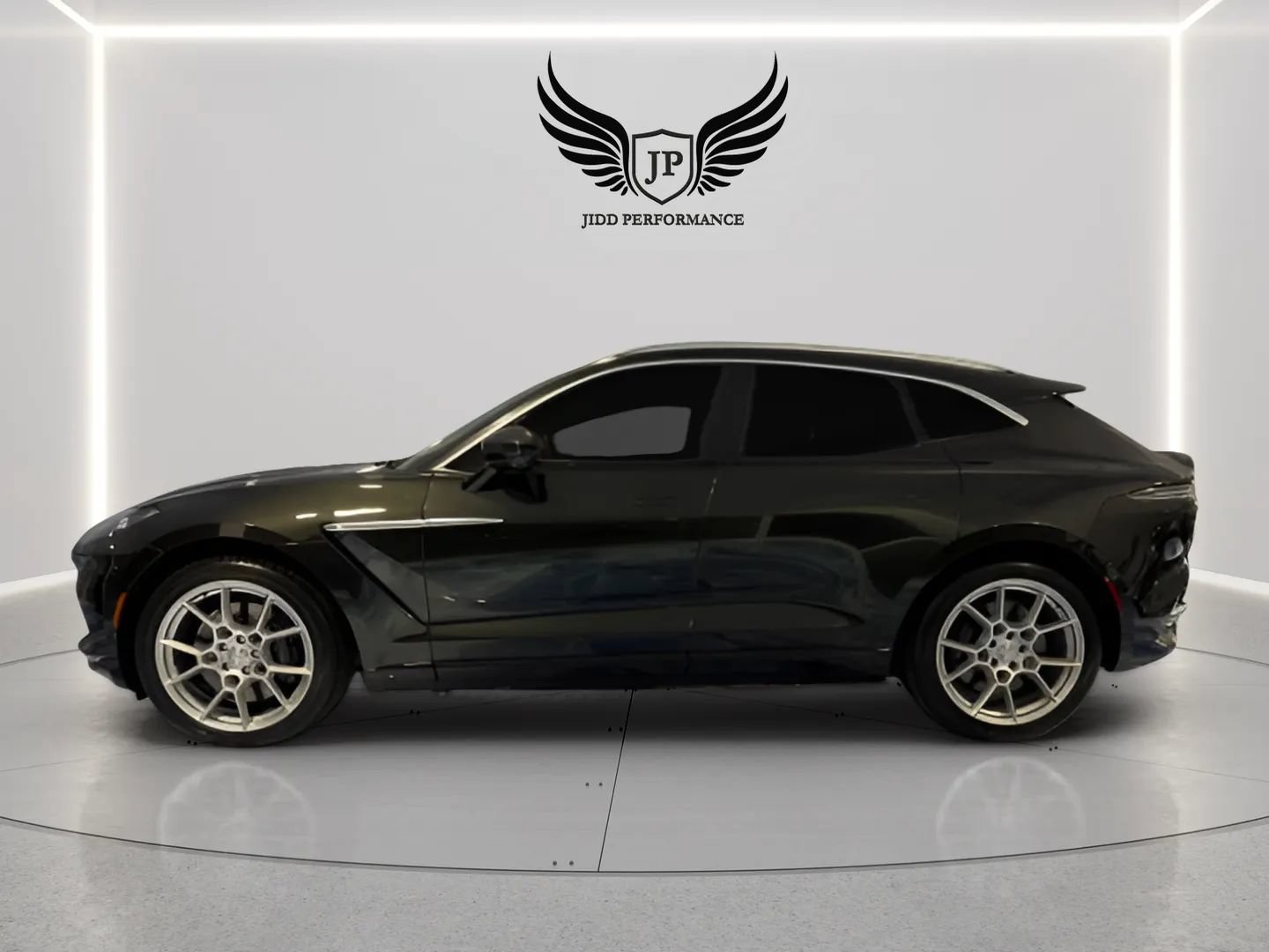 Used 2021 Aston Martin DBX AWD/4WD image 4
