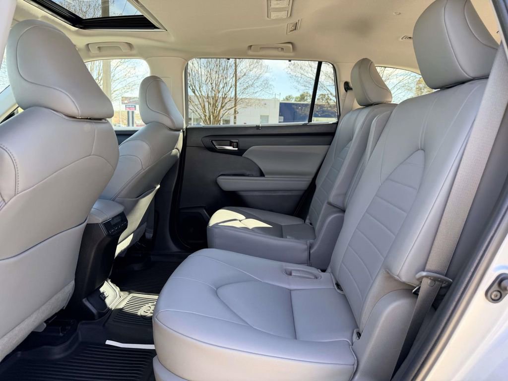 Used 2023 Toyota Highlander XLE image 16