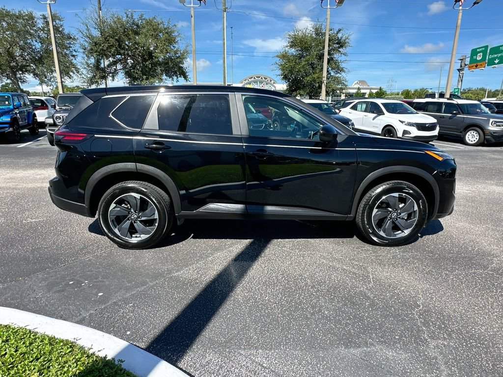 Used 2025 Nissan Rogue SV FWD image 4