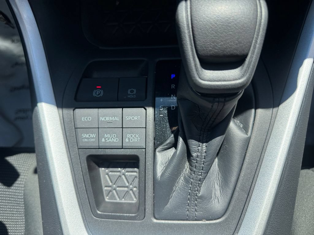Used 2023 Toyota RAV4 LE AWD/4WD image 19