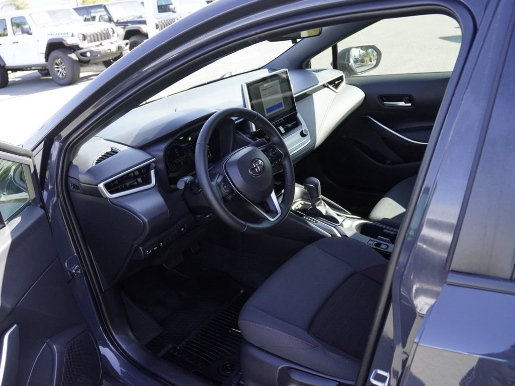 Used 2025 Toyota Corolla SE w/ SE Premium Package FWD image 19