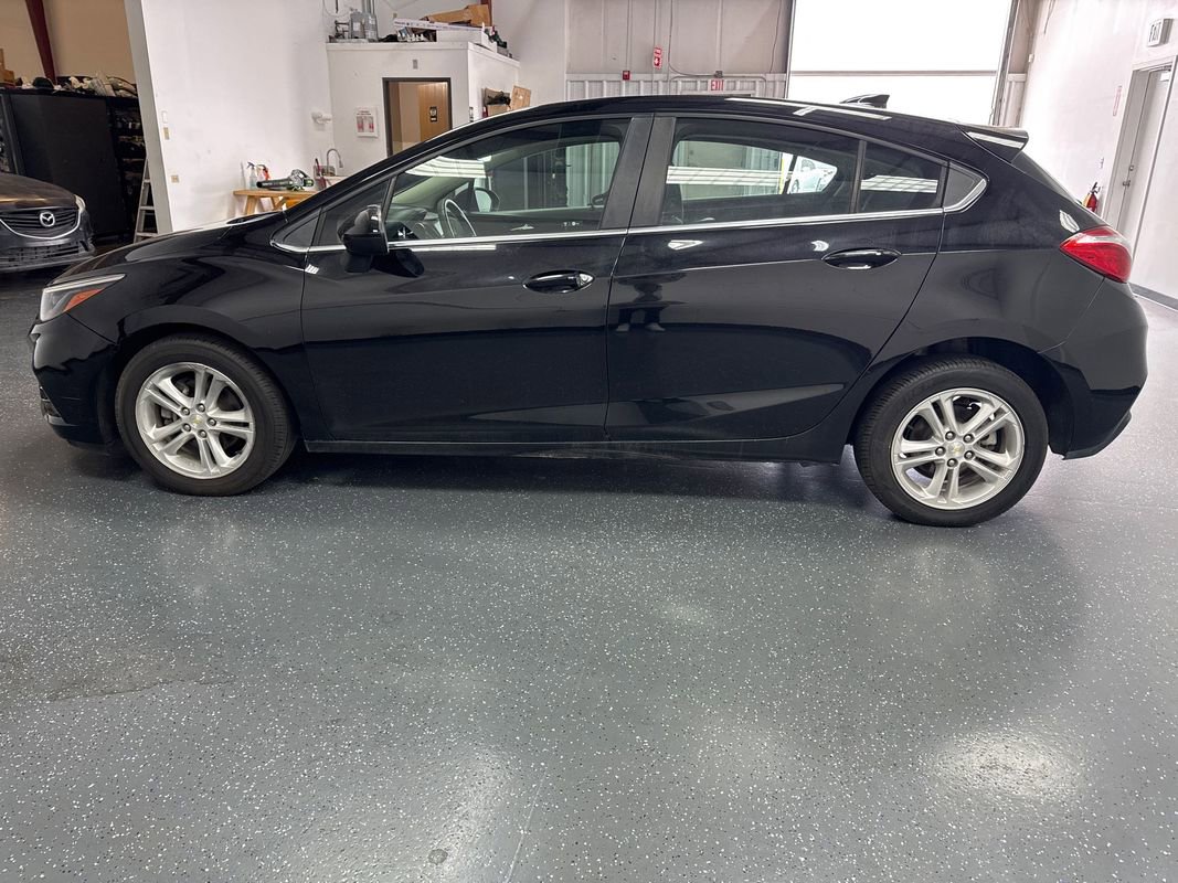 Used 2018 Chevrolet Cruze LT w/ Convenience Package FWD image 7