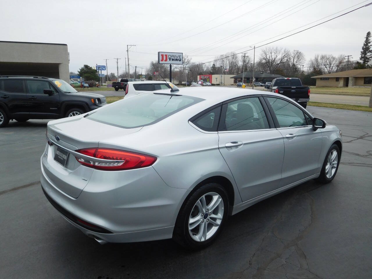 Used 2018 Ford Fusion SE FWD image 5