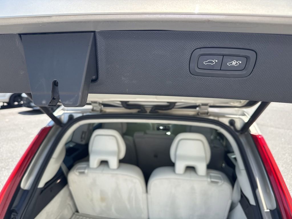 Used 2016 Volvo XC90 T6 Momentum w/ Momentum Plus Package image 11