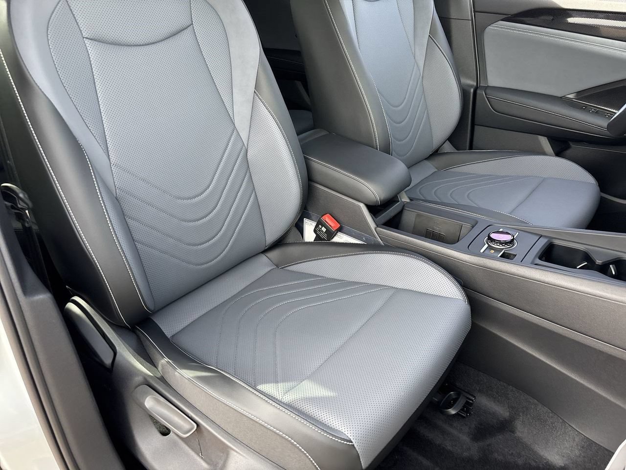 New 2026 Volkswagen Tiguan SE R-Line FWD image 7