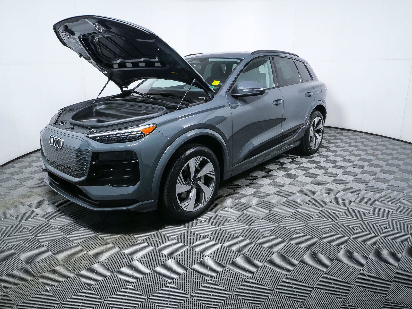 Used 2025 Audi Q6 e-tron Premium Plus w/ Premium Plus AWD/4WD image 34