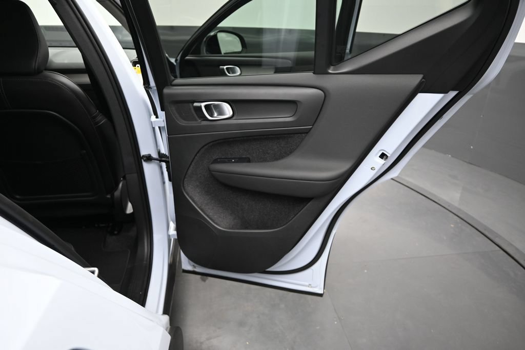 New 2026 Volvo XC40 B5 Plus w/ Climate Package AWD/4WD image 18