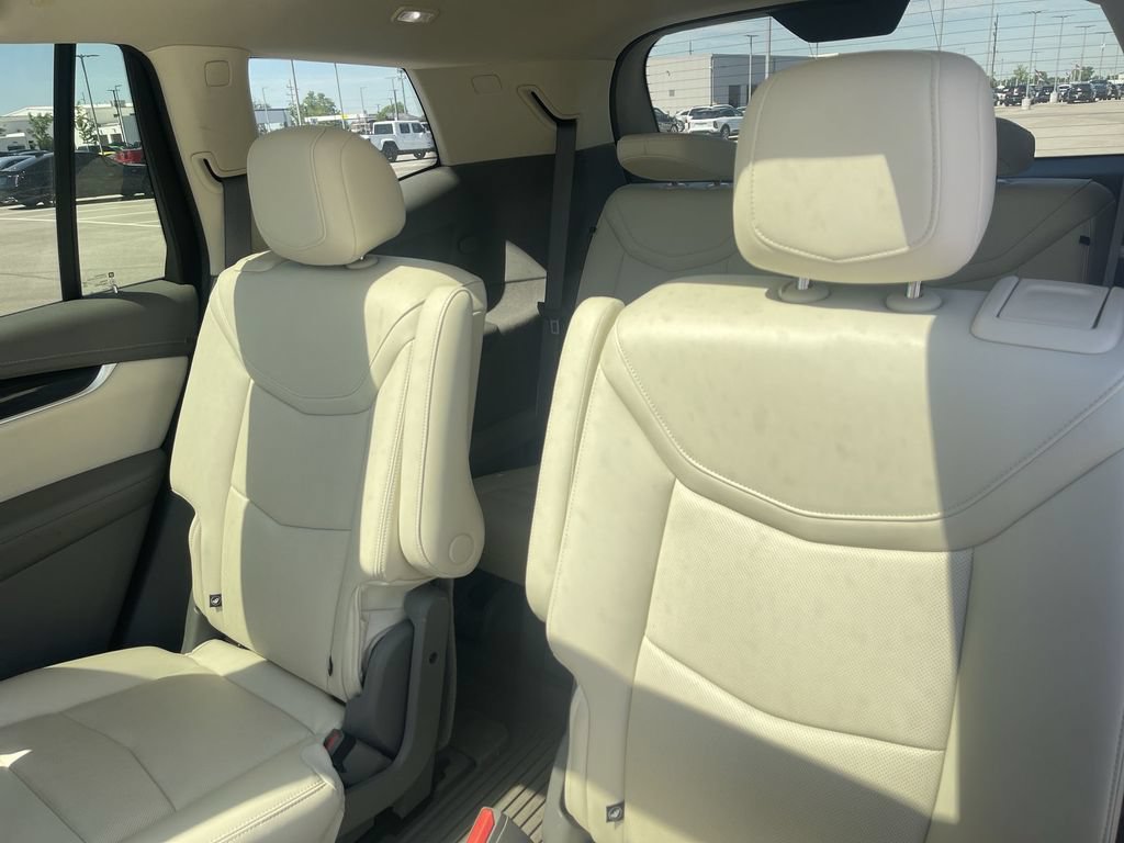 Used 2023 Cadillac XT6 Premium Luxury w/ Technology Package AWD/4WD image 38