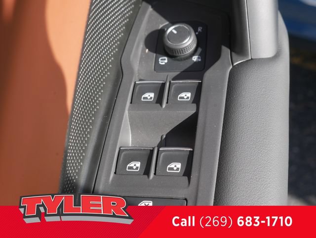 Used 2025 Volkswagen Tiguan SEL R-Line AWD/4WD image 23