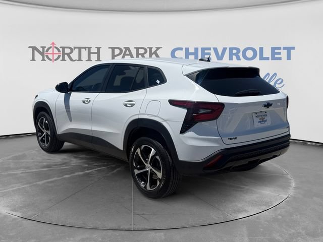 Used 2025 Chevrolet Trax RS w/ Sunroof Package FWD image 5
