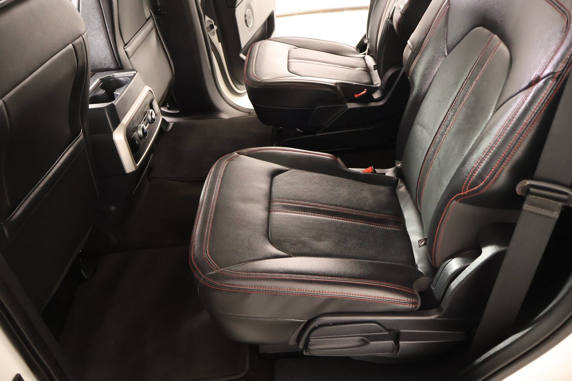 Used 2023 Ford Expedition Limited AWD/4WD image 12