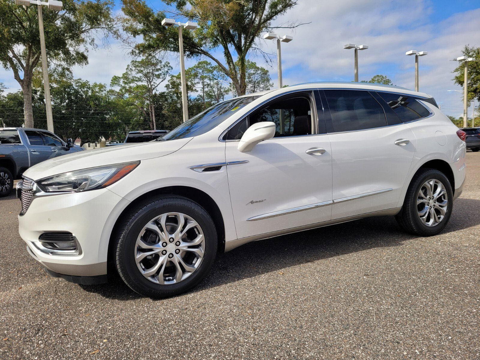 Used 2018 Buick Enclave Avenir w/ Avenir Technology Package image 2