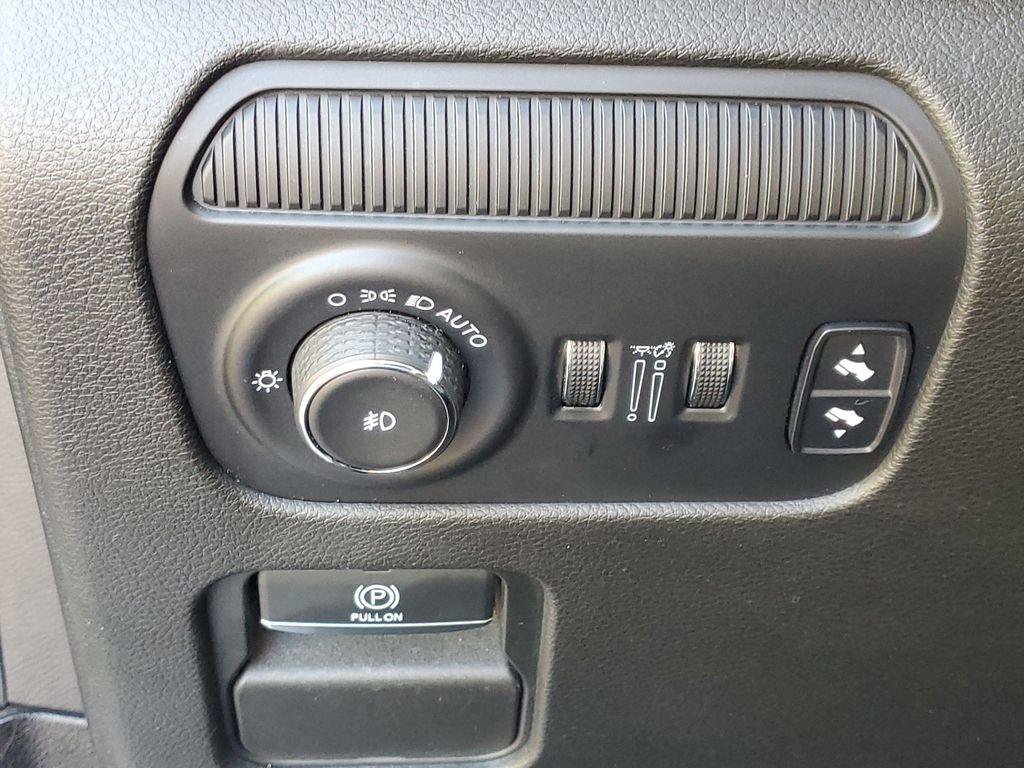 Used 2024 Jeep Wagoneer L Series II w/ Flexible Seating Group AWD/4WD image 15